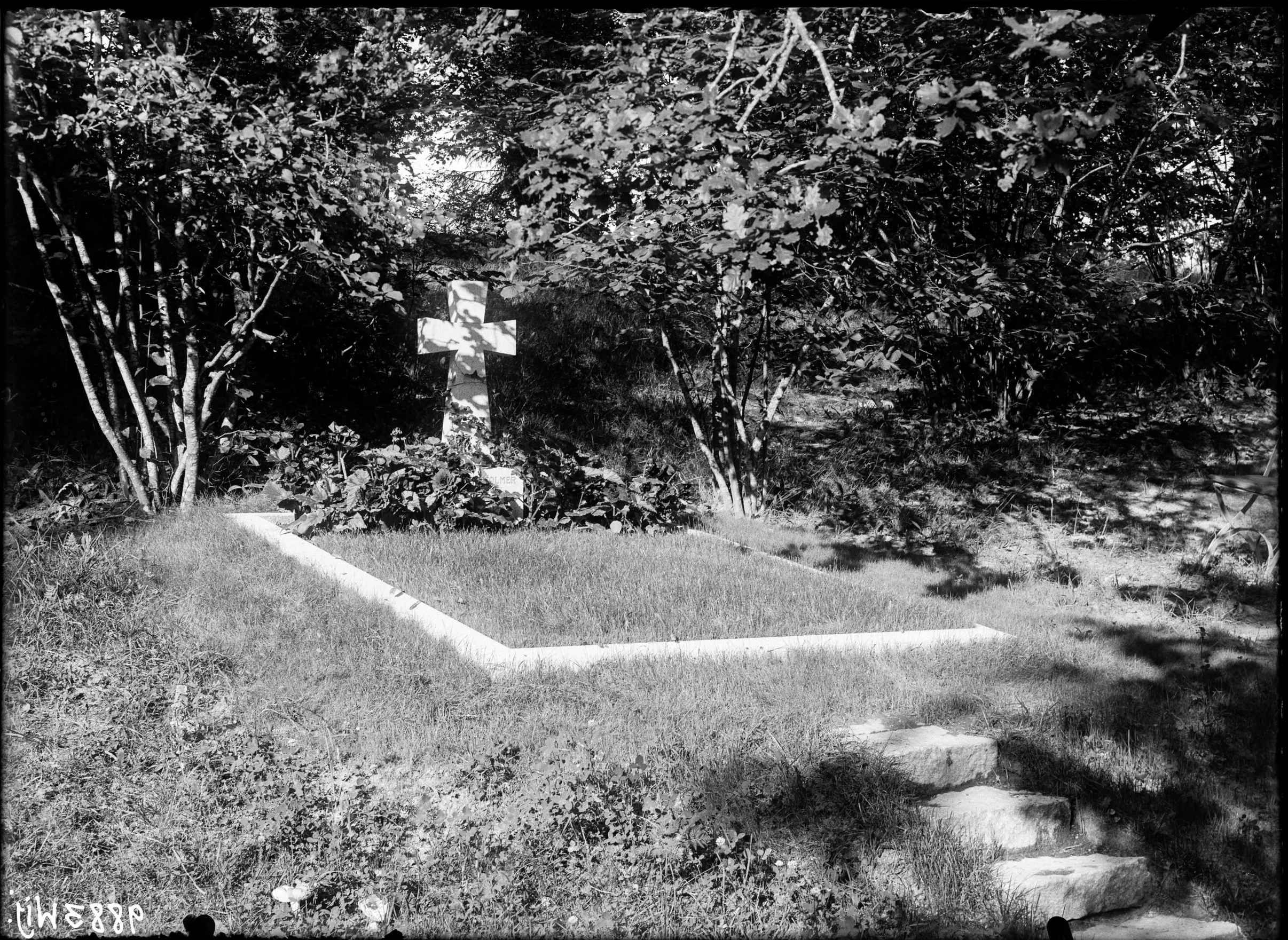 Grav på Hovdestalunds kyrkogård 1934. Foto: Emil Wijgård.